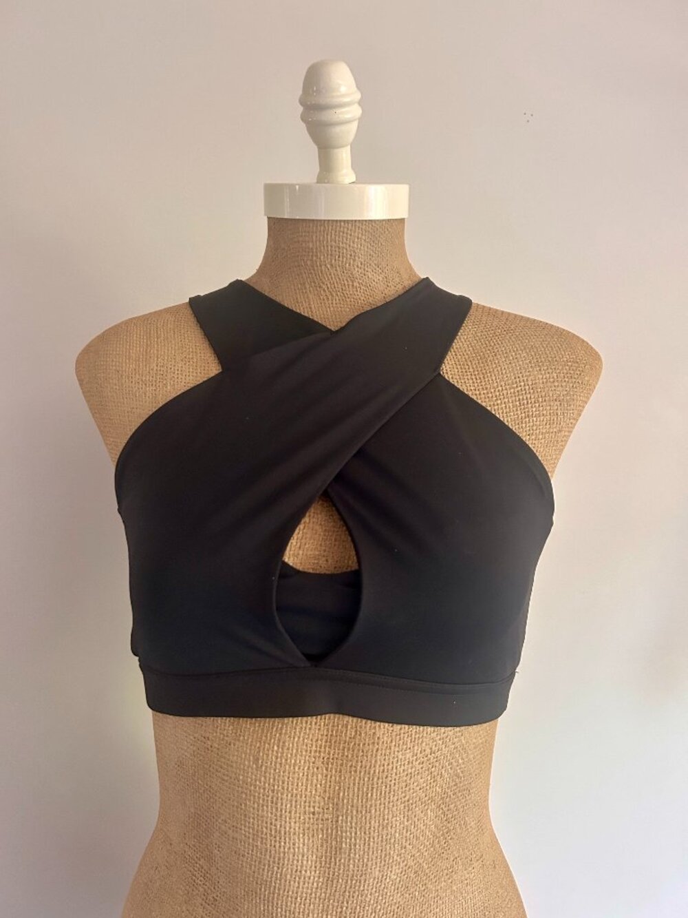 TONIC Active Black Sports Bra M Criss Cross Back Vancouver Made